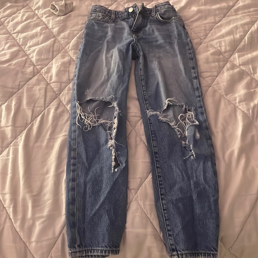 Forever 21 girls ripped jeans